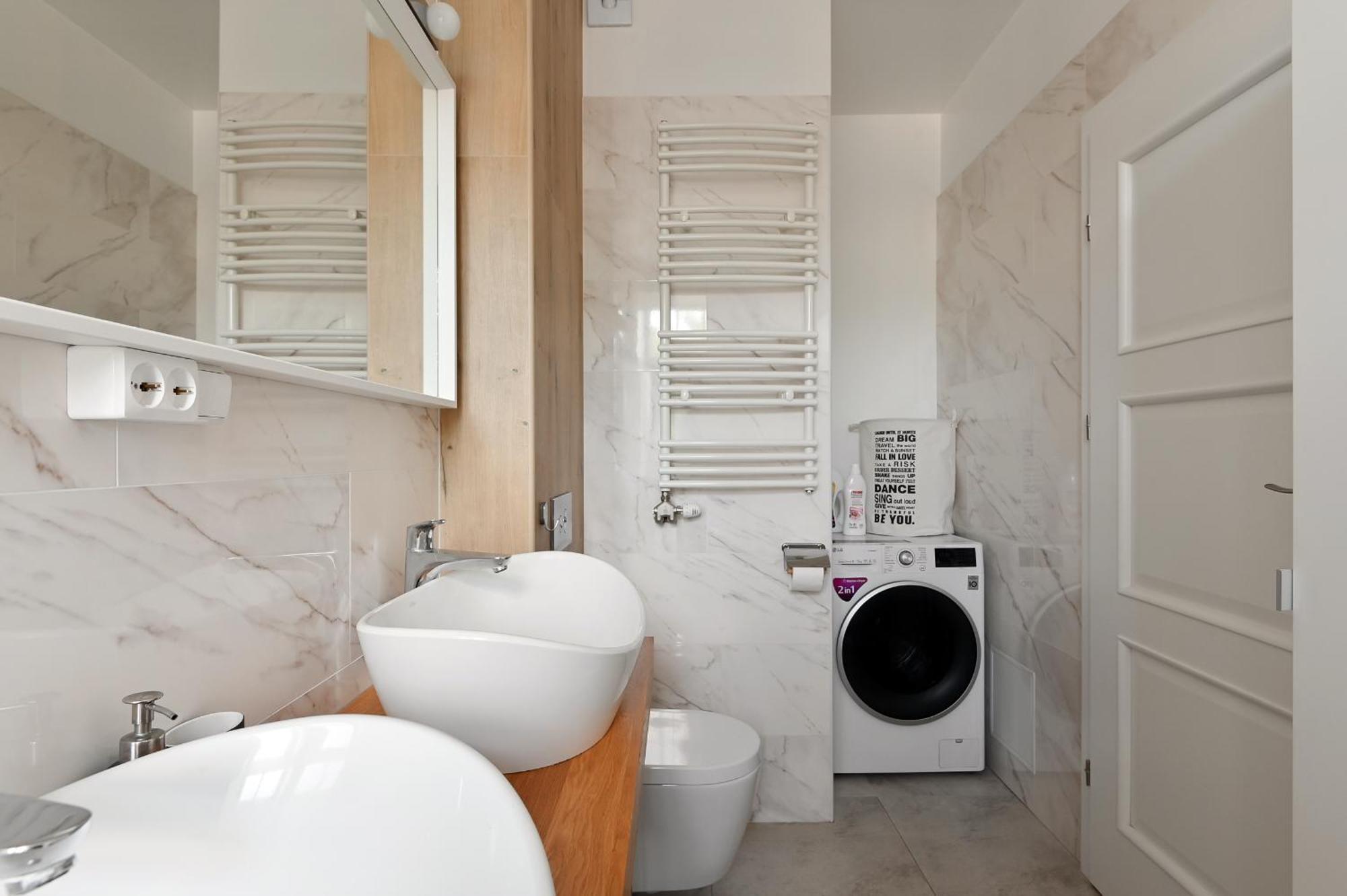 Families & Groups - 4 Bedrooms - Spacious 110m2 - Perfect Location Apartament