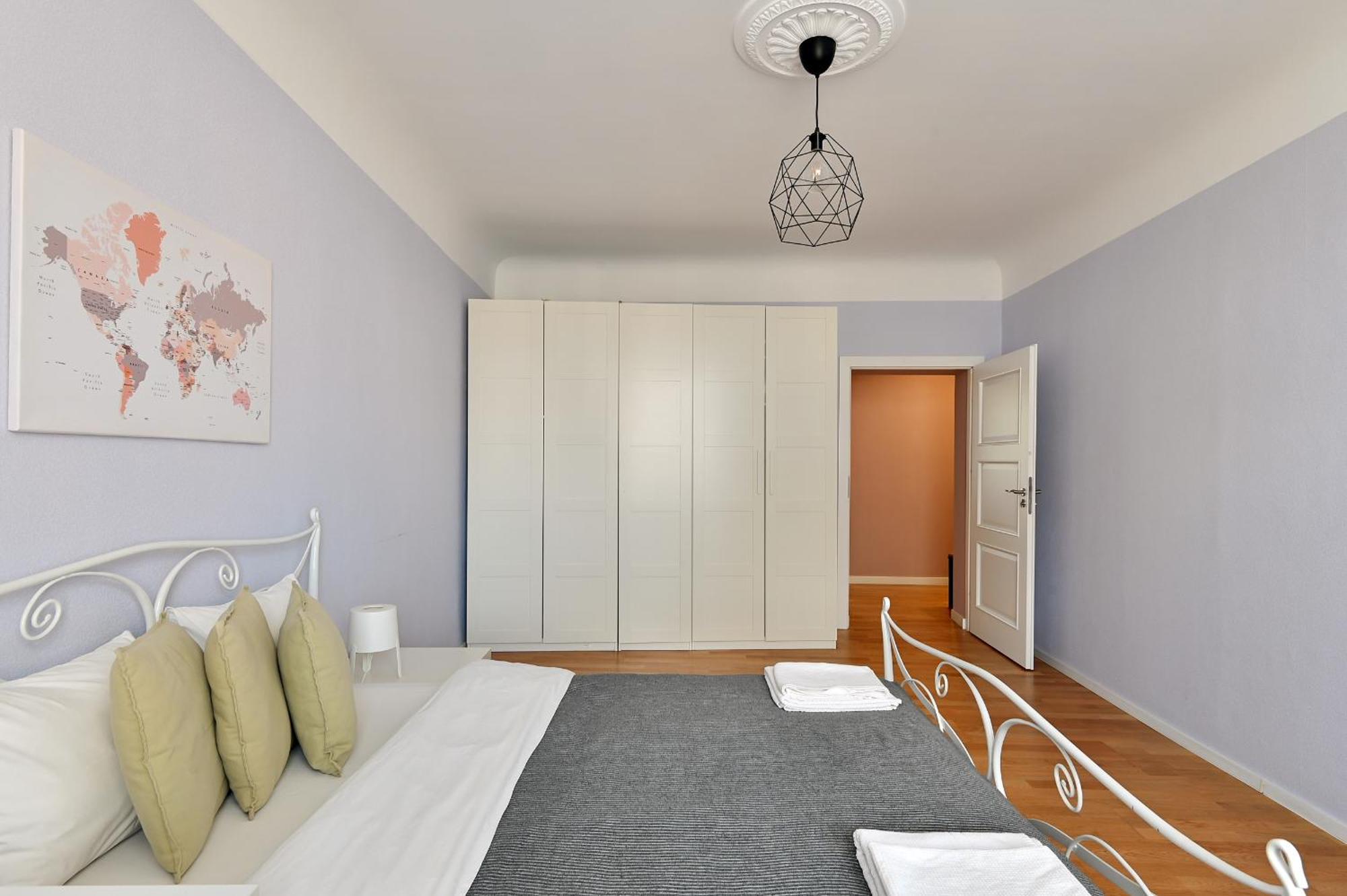Families & Groups - 4 Bedrooms - Spacious 110m2 - Perfect Location Apartament *